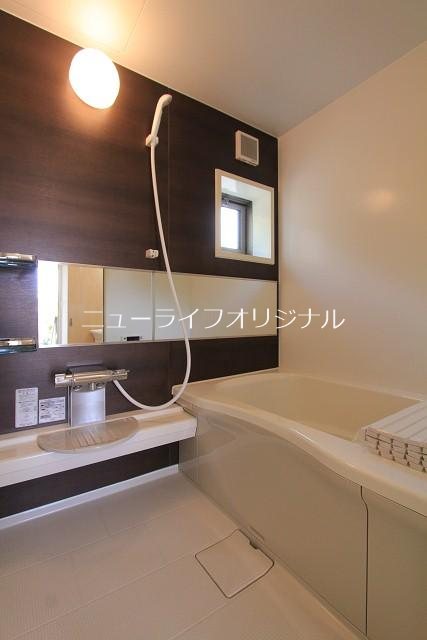 バス・シャワールーム　1日の疲れを癒す浴室は追い焚き機能付き☆