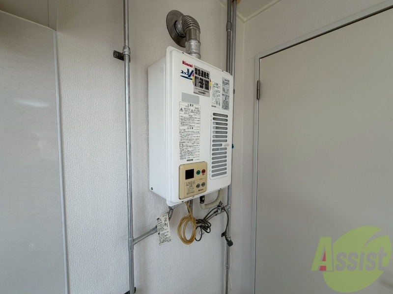 その他設備　給湯器です。操作しやすいパネルになってます。