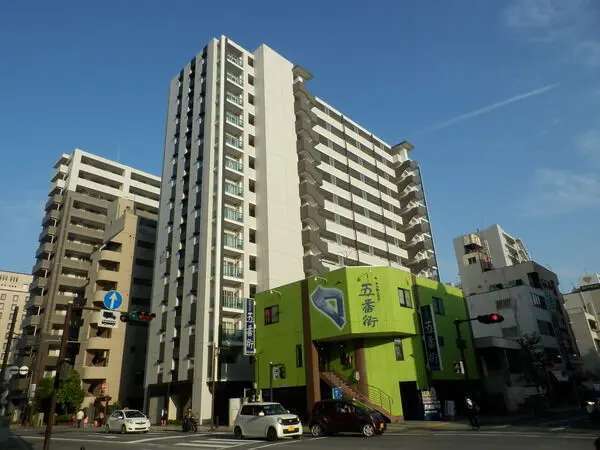 建物外観　オートロック完備