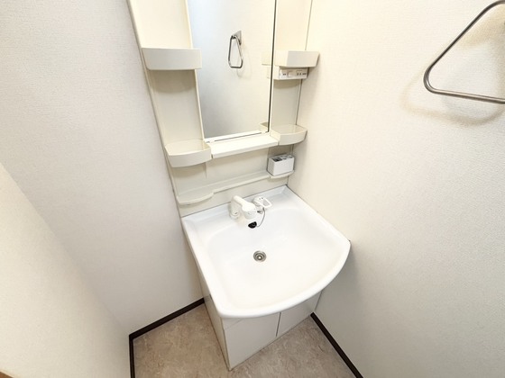 洗面設備　※別号室のお写真となります※現況優先