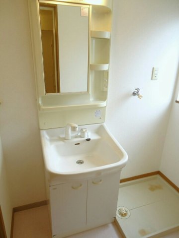 洗面設備　コンパクトで使いやすい洗面所