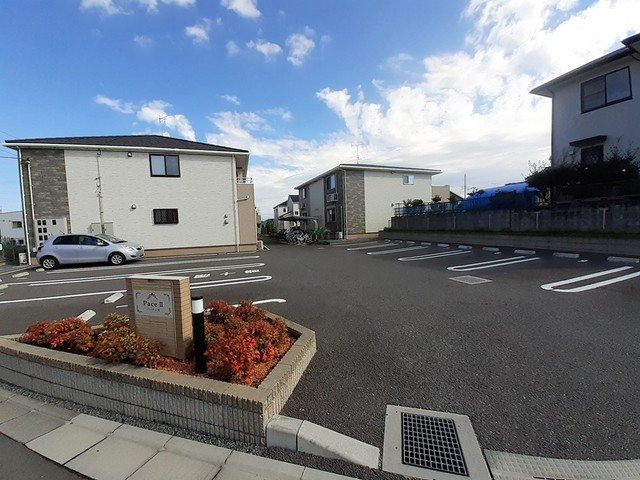 駐車場　車をお持ちの方に嬉しい駐車場付きの物件です