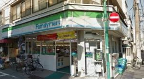 コンビニ　ファミリーマートマルヨネ北池袋店（コンビニ）まで379m