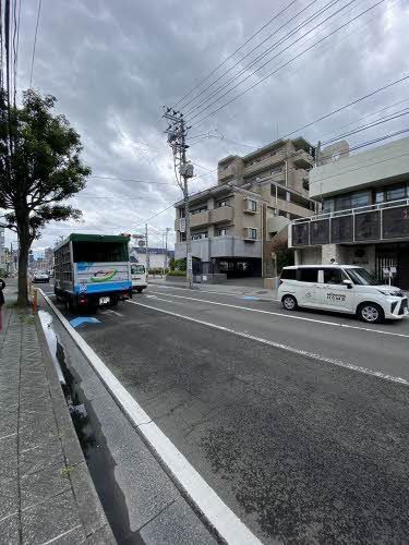 建物外観　物件前道路