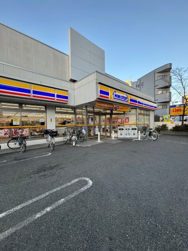 コンビニ　ミニストップ 荒川1丁目店（コンビニ）まで524m