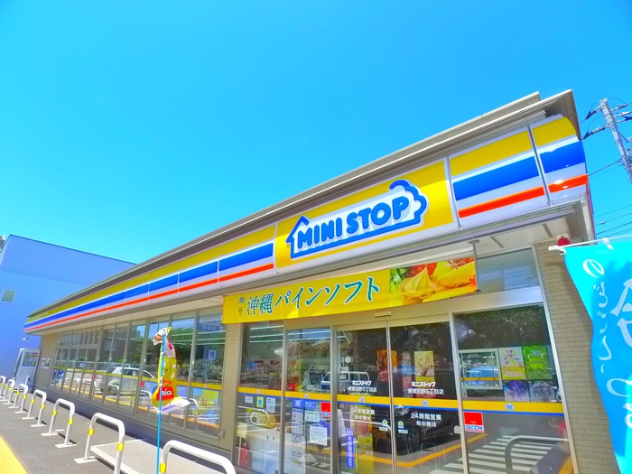コンビニ　ミニストップ（コンビニ）まで570m