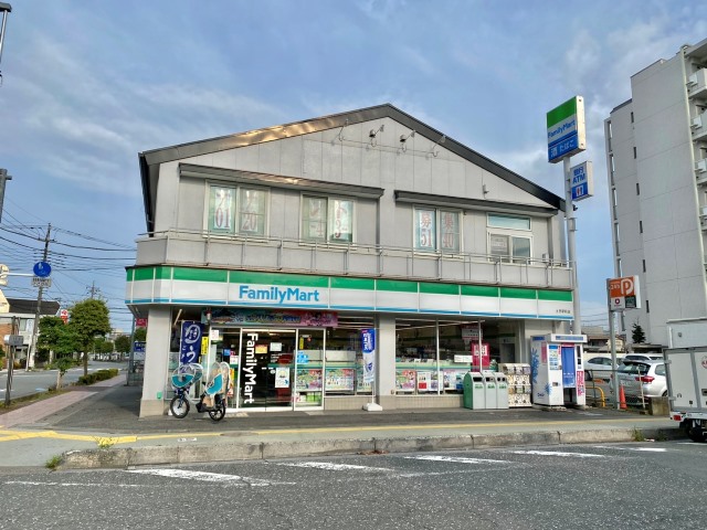 コンビニ　ファミリーマート土呂駅前店（コンビニ）まで278m