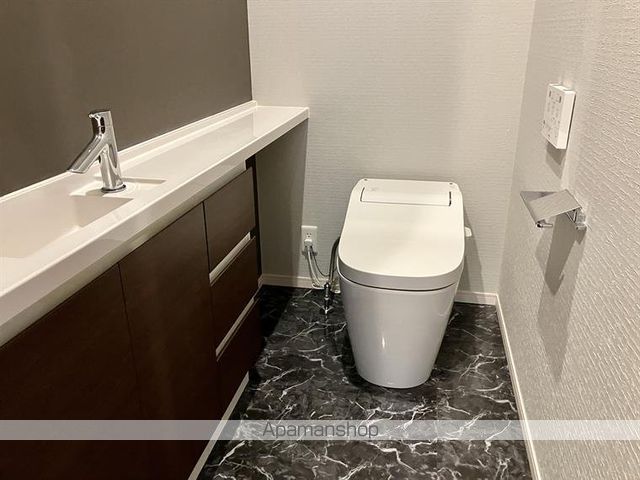 本町戸建のトイレ写真