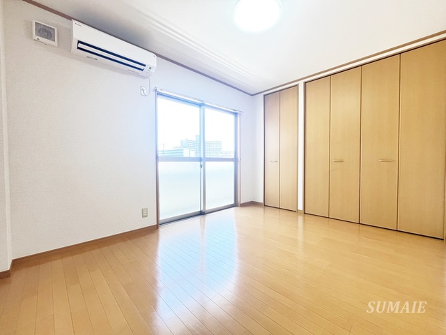 居室・リビング　日当たりの良い居室です☆