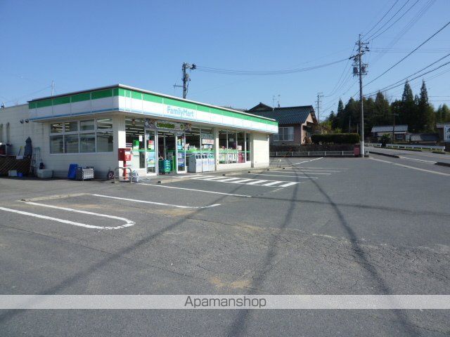 コンビニ　ファミリーマート（コンビニ）まで1781m