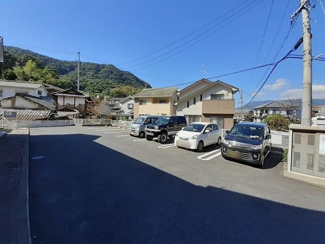 駐車場　ゆったりとした駐車しやすい駐車場♪