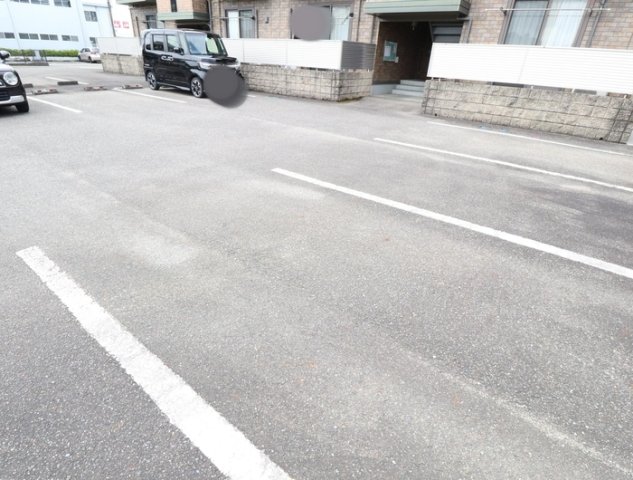 駐車場　【パルファンローズ】駐車場