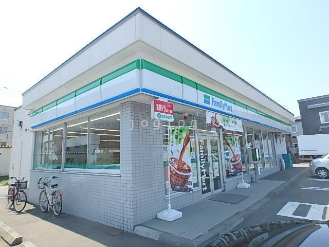 コンビニ　ファミリーマート千歳インター店（コンビニ）まで130m