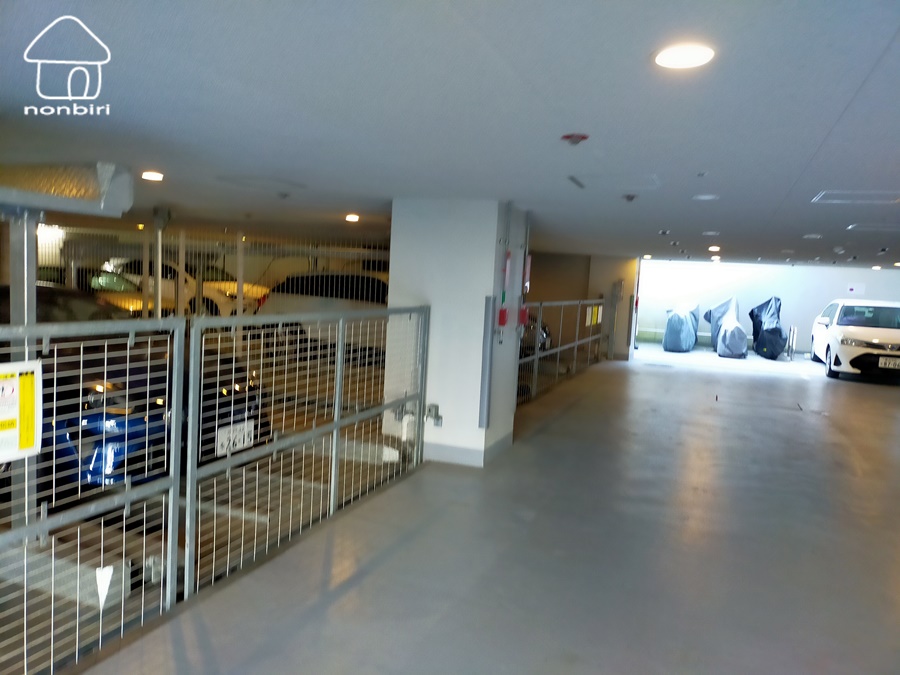駐車場　駐車場の空きはご確認ください