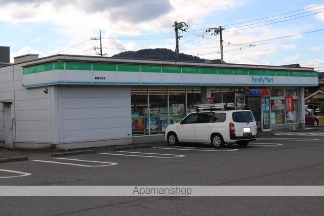 コンビニ　ファミリーマート（コンビニ）まで370m