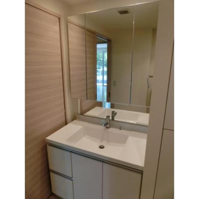 洗面設備　※写真は同タイプ住戸です。
