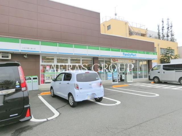 コンビニ　ファミリーマート 小豆沢環八通り店（コンビニ）まで351m