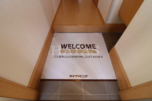玄関　同物件別部屋です。