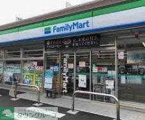 コンビニ　ファミリーマート柳原二丁目店（コンビニ）まで140m