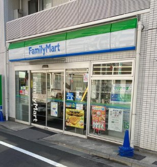 コンビニ　ファミリーマート南山堂千川駅前店（コンビニ）まで279m