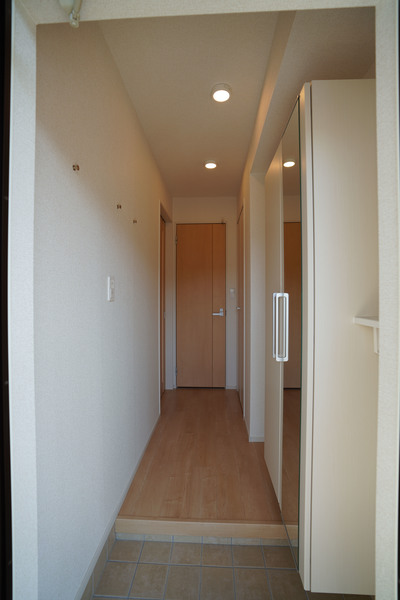 玄関　同じ建物の別の部屋