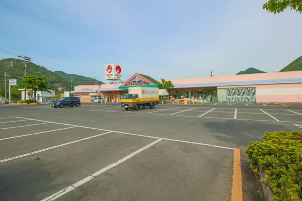 スーパー　山陽マルナカ備前店（スーパー）まで583m