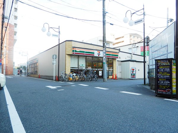 コンビニ　セブンイレブン（コンビニ）まで850m