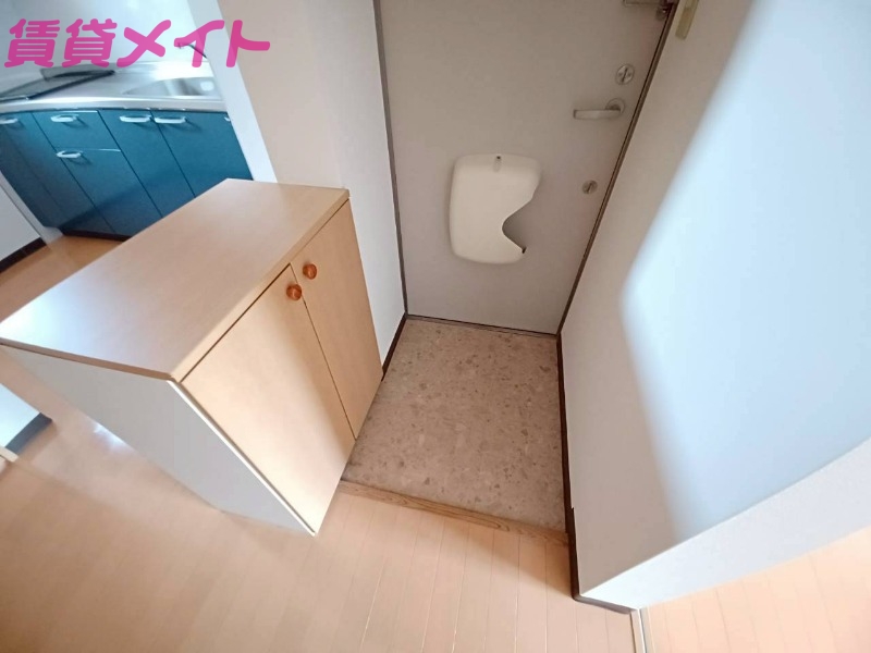 玄関　別の部屋の写真を代用しております