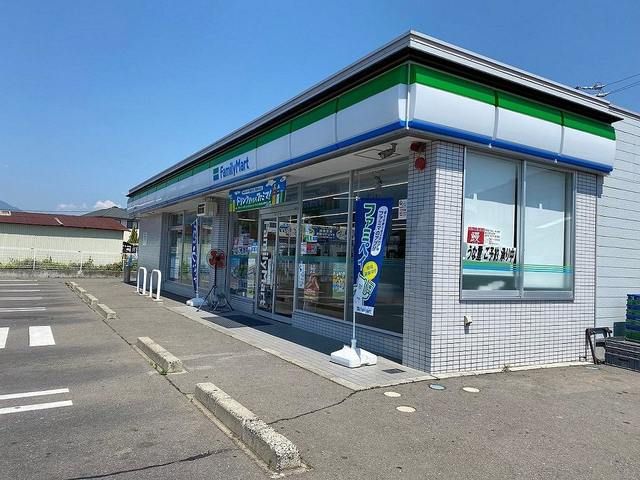 コンビニ　ファミリーマート上田常磐城店（コンビニ）まで400m