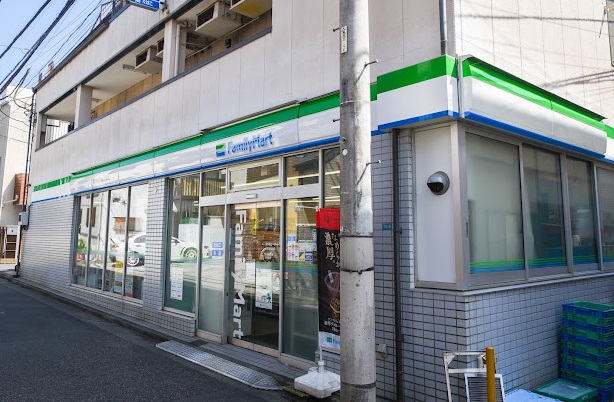 コンビニ　ファミリーマート 紀伊国屋中野一丁目店（コンビニ）まで501m
