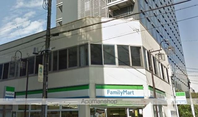 コンビニ　ファミリーマート（コンビニ）まで218m