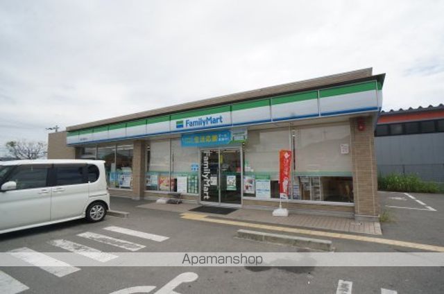 コンビニ　ファミリーマート　香芝良福寺店（コンビニ）まで830m
