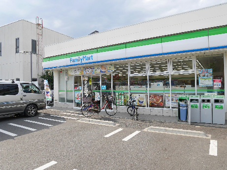 コンビニ　ファミリーマート 皿沼二丁目店（コンビニ）まで461m
