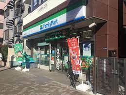 コンビニ　ファミリーマート 新宿余丁町店（コンビニ）まで77m