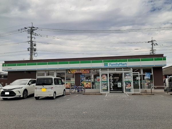 コンビニ　ファミリーマート 唐津中原店（コンビニ）まで440m