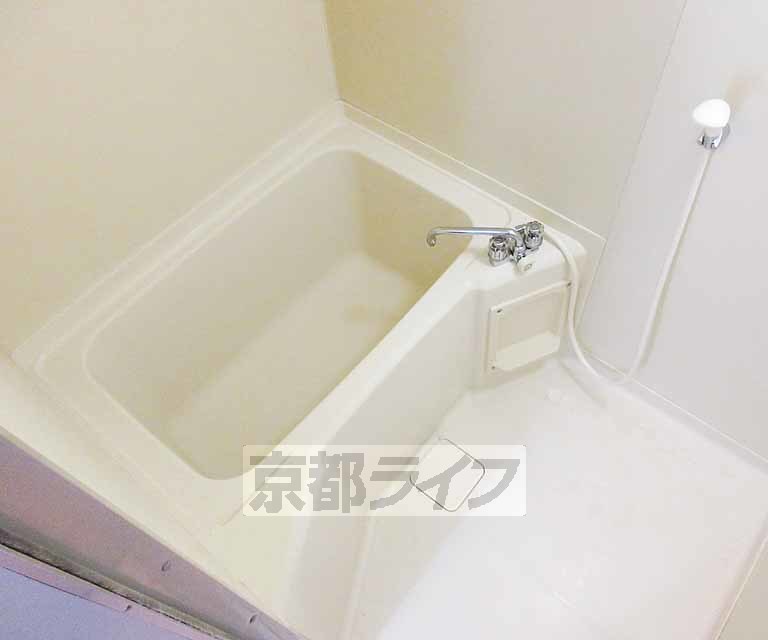 バス・シャワールーム　広めのお風呂です