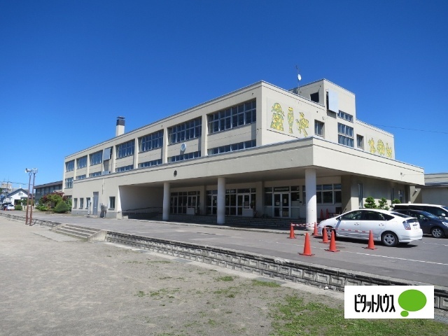 小学校　旭川市立向陵小学校（小学校）まで548m
