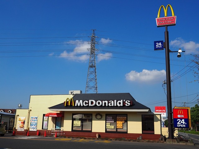飲食店　マクドナルド３２２徳力店（飲食店）まで650m
