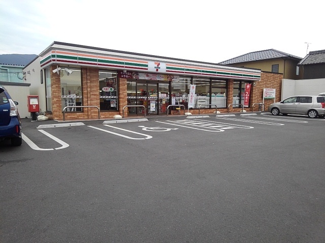 コンビニ　セブンイレブン福岡吉井新馬場店（コンビニ）まで800m
