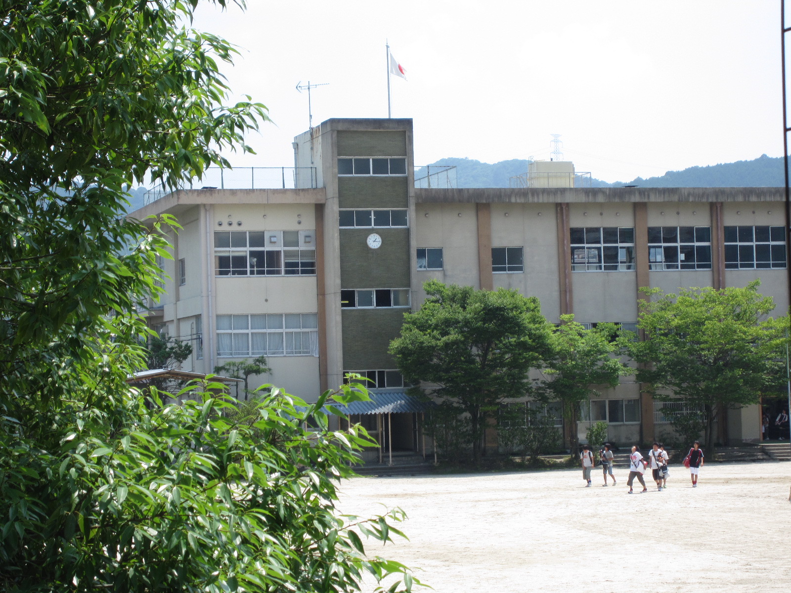中学校　大津市立皇子山中学校（中学校）まで918m