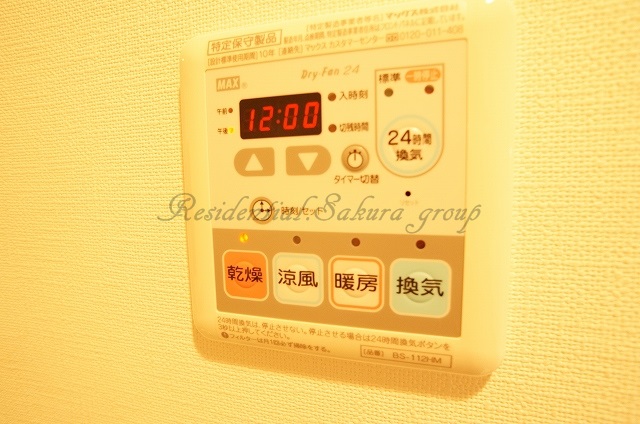 その他設備　天気の悪い日も安心の浴室乾燥機付きです♪