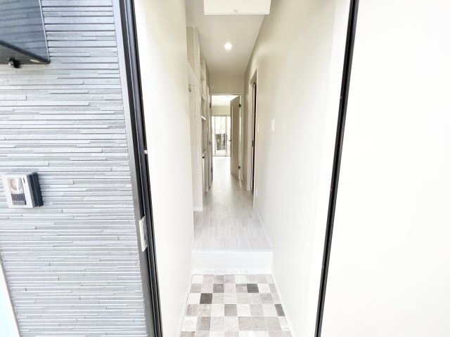玄関　※別部屋参考写真