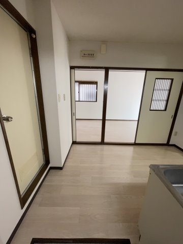 居室・リビング　イメージとして同建物他部屋を表示しています
