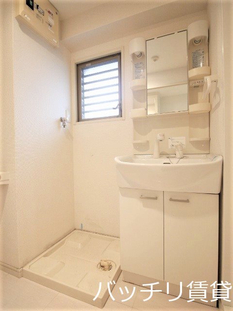 洗面設備　写真は別号室の為、現状優先になります。