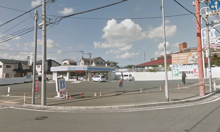 コンビニ　ローソン 八幡丸尾町店（コンビニ）まで907m