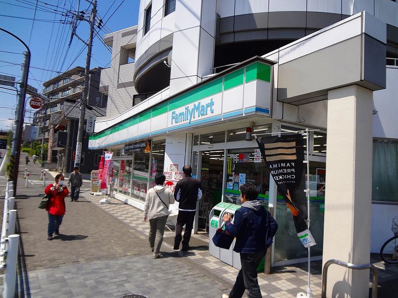 コンビニ　ファミリマート（コンビニ）まで755m