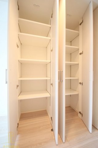 収納　パークアクシス本町