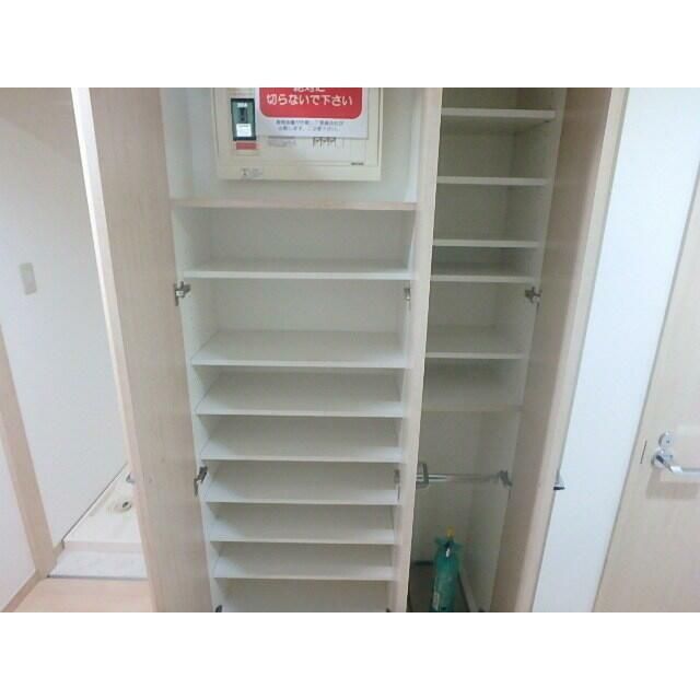 玄関　（別タイプ参考写真）アーデン板橋　板橋区板橋3