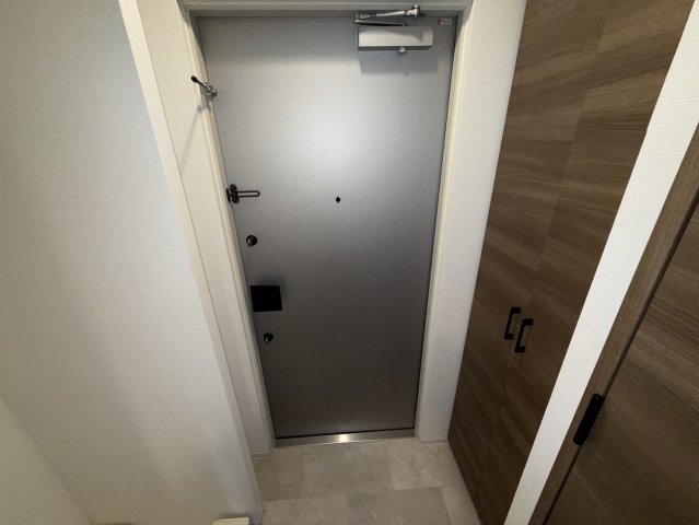 玄関　同物件別部屋写真
