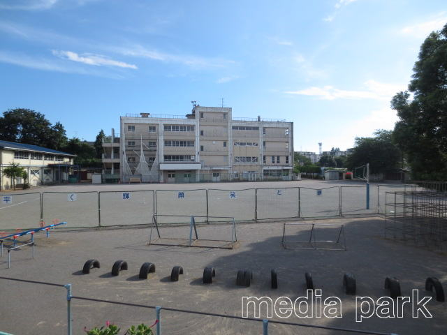 小学校　平小学校（小学校）まで996m